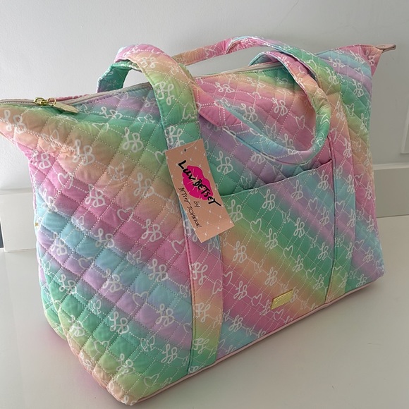 NWT LUVBETSEY BY BETSEY JOHNSON WEEKENDER DUFFLE OVERNIGHTED BAG QUILTED PASTEL - Picture 3 of 9